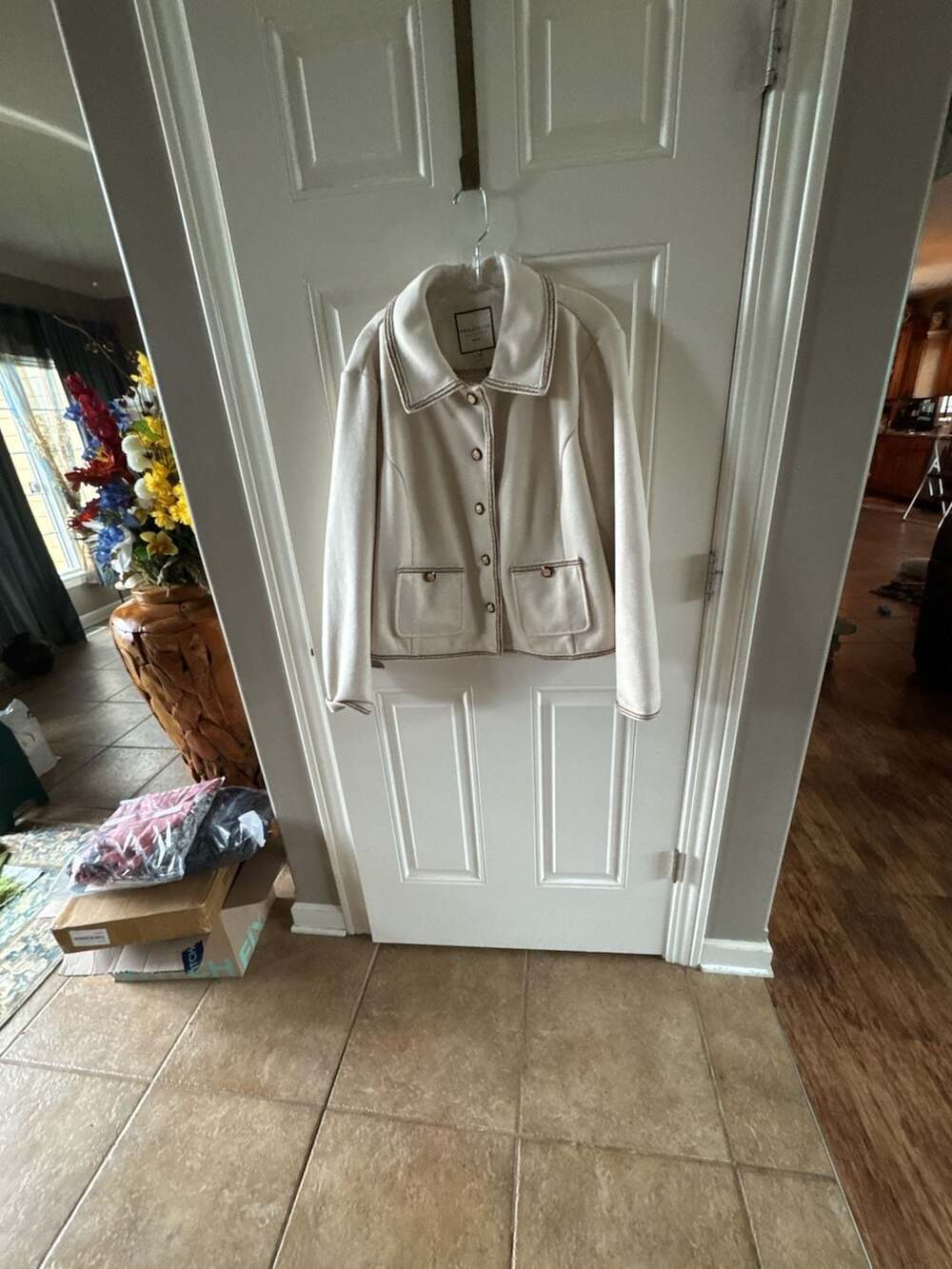Bagatelle Collection Women's Cream Knit Button-Front Jacket with Contrast Trim